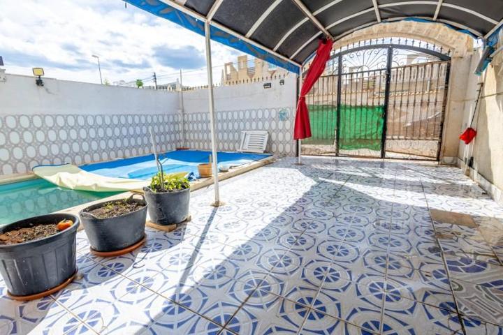 Bungalow en venta en Torrevieja photo 0