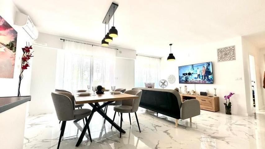 Apartamento en venta en Torrevieja, Punta Prima photo 0