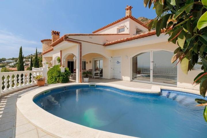 Casa en venta en Roses, Mas Fumats photo 0