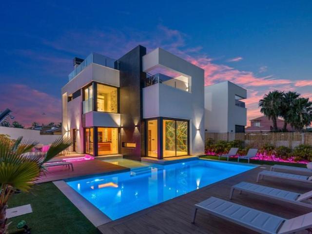 Chalet en venta en Torrevieja, Los Altos photo 0
