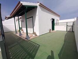 Adosada en alquiler en Arico, Abades photo 0