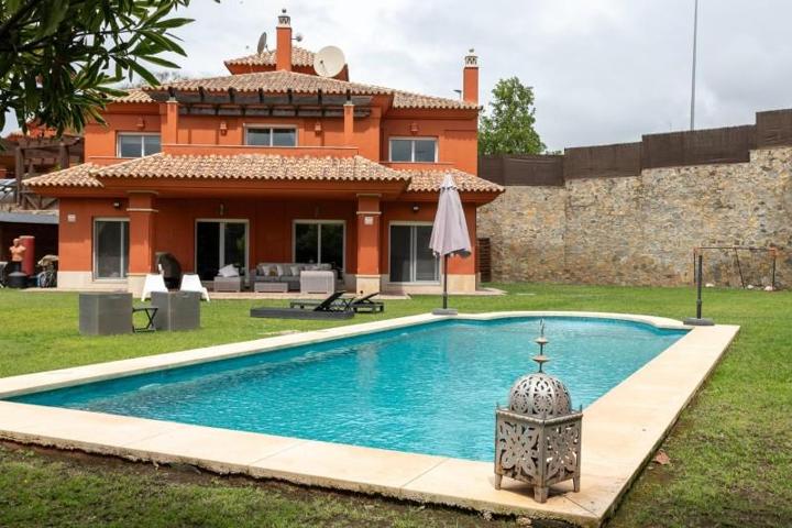 Chalet en alquiler en Marbella, Santa Clara photo 0