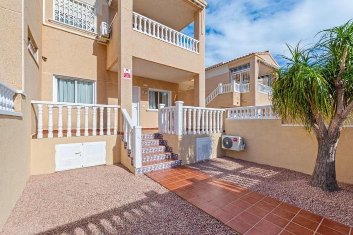 Adosada en venta en Orihuela Costa photo 0
