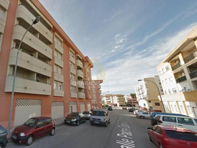 Local comercial en venta en Los Barrios photo 0