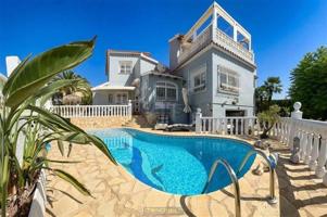 Chalet en venta en Calpe photo 0