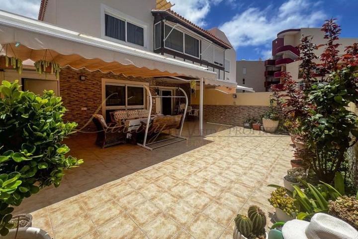 Adosada en venta en Adeje, Avenida Kurt Konrad Mayer, 38660 photo 0