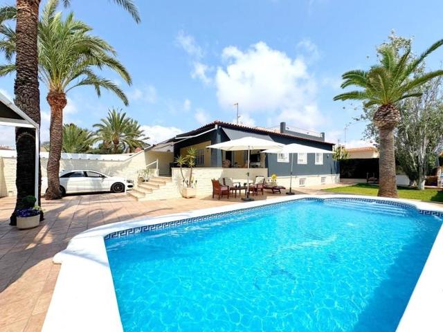 Chalet en venta en Torrevieja photo 0