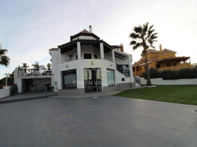 Chalet en venta en La Alcaidesa photo 0