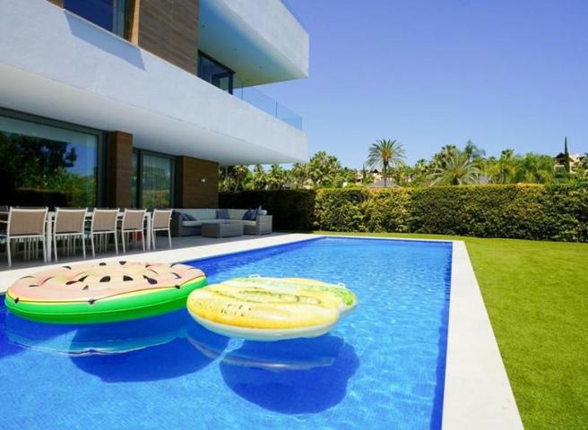 Chalet en alquiler en Estepona, Estepona East - El Paraiso photo 0
