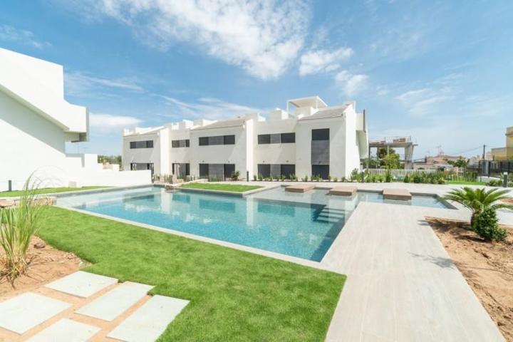 Adosada en venta en Torrevieja, Los balcones photo 0