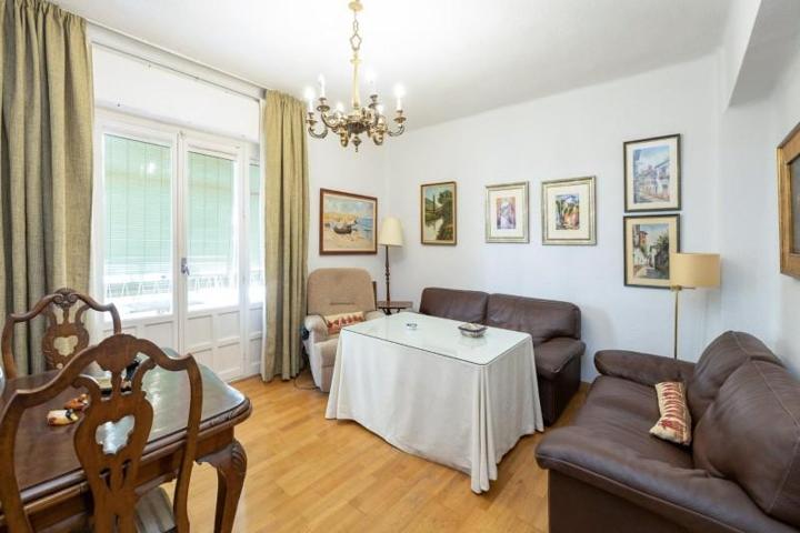 Piso en venta en Granada, Gran capitan photo 0