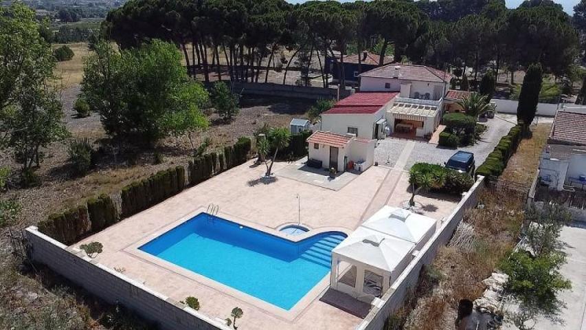 Casa con terreno en venta en Castalla photo 0