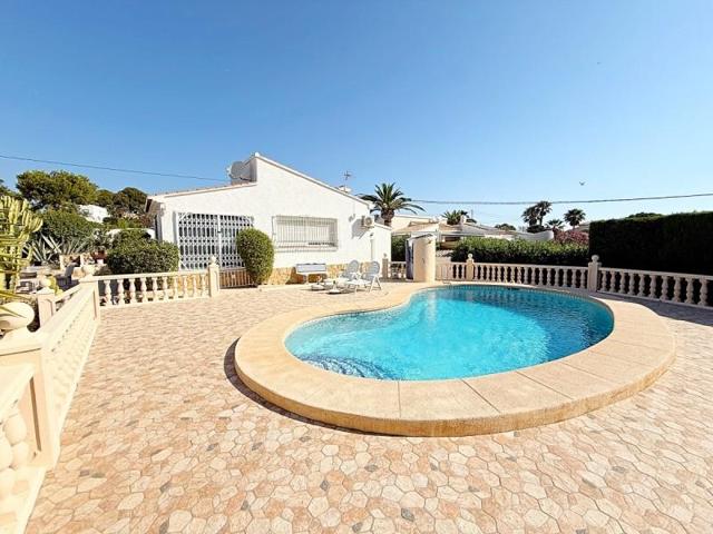 Chalet en venta en Calpe, Urbanizaciones photo 0