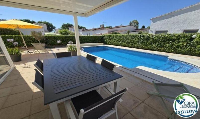 Chalet en venta en Empuriabrava photo 0