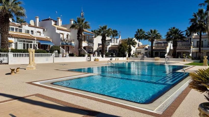 Apartamento en venta en Orihuela Costa photo 0