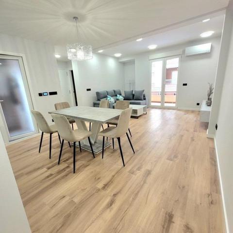 Apartamento en venta en Torrevieja photo 0
