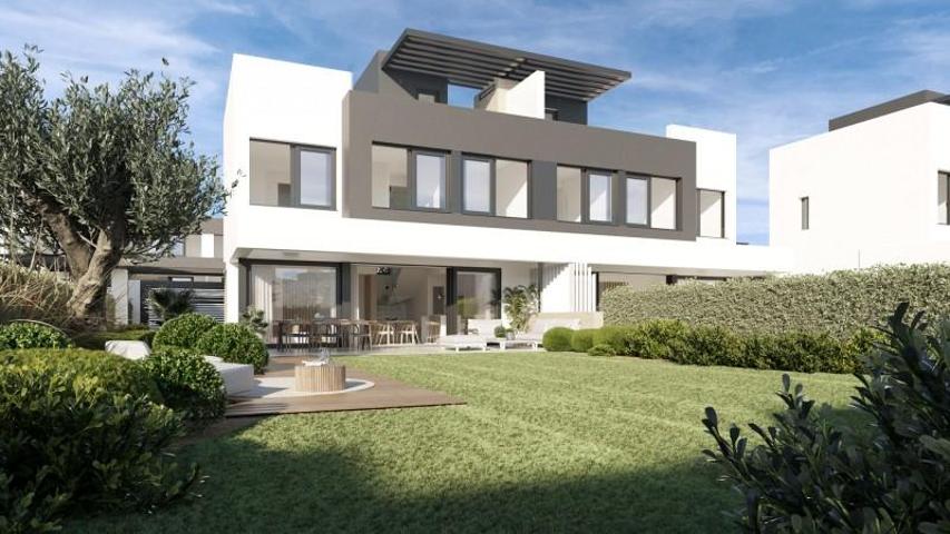 Casas de pueblo en venta en Estepona photo 0