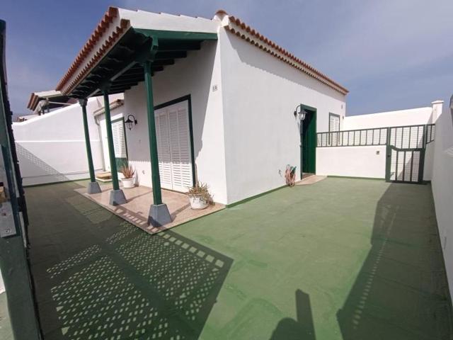 Adosada en alquiler en Arico, Abades photo 0
