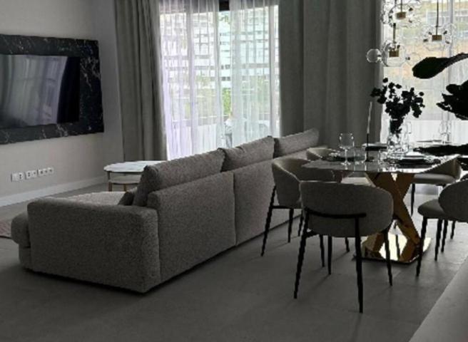 Apartamento en alquiler en Estepona, Estepona Town - Las Mesas photo 0