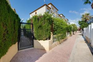Apartamento en venta en Torrevieja photo 0