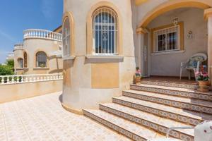 Bungalow en venta en Torrevieja photo 0