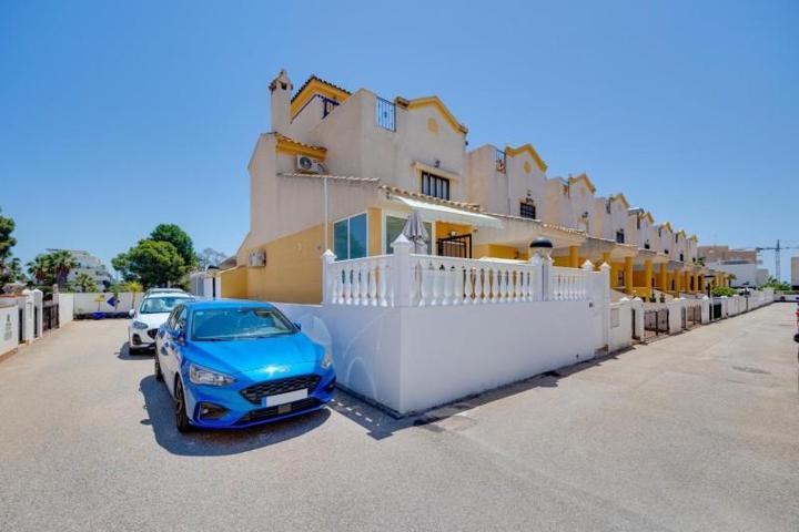 Adosada en venta en Guardamar del Segura photo 0