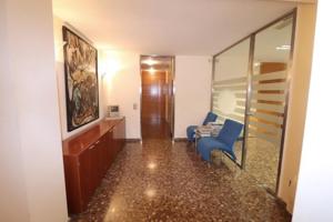 Oficina en alquiler en Valencia, Campanar photo 0
