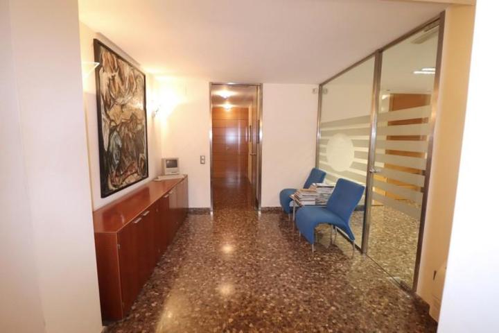 Oficina en alquiler en Valencia, Campanar photo 0