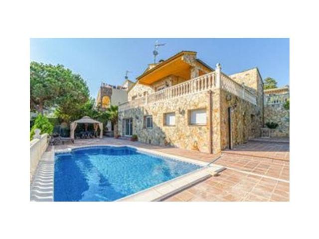 Casa en venta en Palafolls photo 0