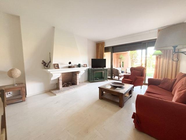 Apartamento en venta en Estepona photo 0