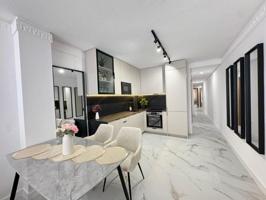 Apartamento en venta en Torrevieja, Avenida Habaneras - Curva de Palangre photo 0