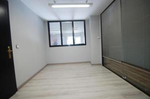 Local comercial en alquiler en Badalona, La Salut - Lloreda photo 0