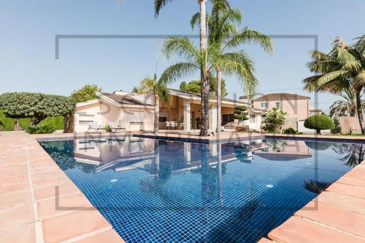 Chalet en venta en La Pobla de Vallbona, Maravisa photo 0