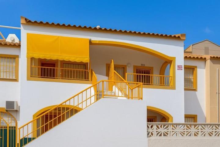Apartamento en venta en Torrevieja photo 0