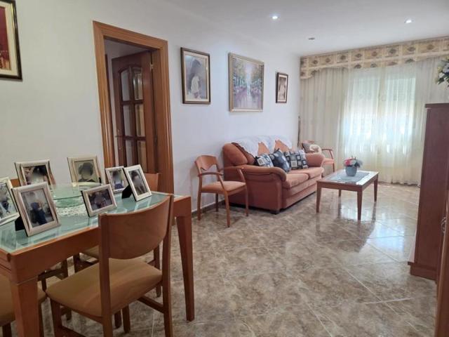 Piso en venta en Santa Coloma de Gramenet, Llati photo 0