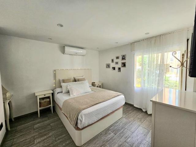 Entresuelo en venta en Badalona, La Morera photo 0