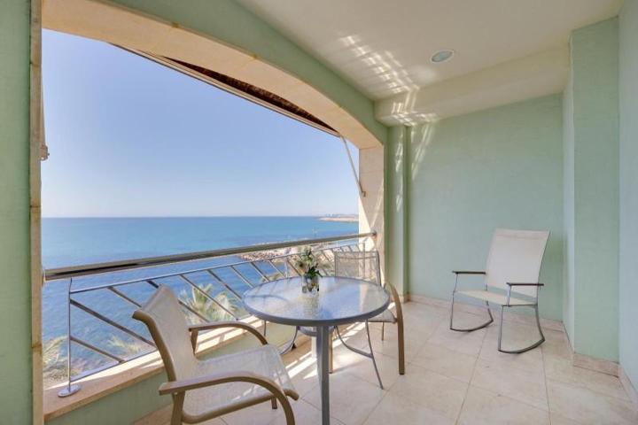 Apartamento en venta en Torrevieja photo 0