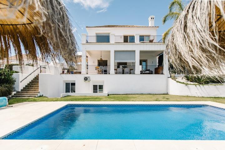 Casa en venta en Estepona photo 0
