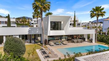 Casa en venta en Estepona photo 0