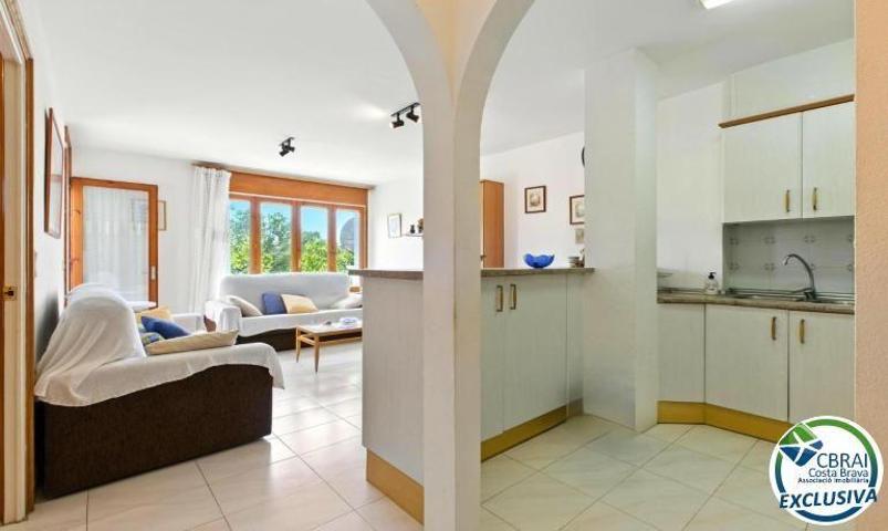Apartamento en venta en Empuriabrava photo 0