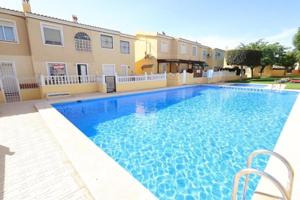 Adosada en venta en San Miguel de Salinas, Villamartín photo 0