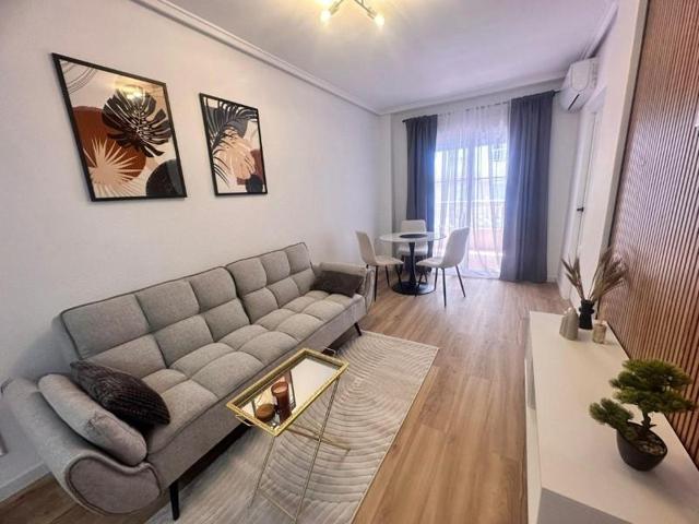 Apartamento en venta en Torrevieja, Zona Playa del Cura photo 0