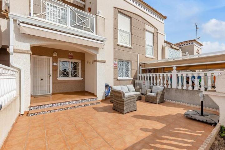 Bungalow en venta en Torrevieja photo 0
