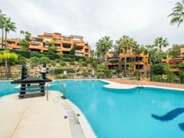 Apartamento en venta en Marbella, Nueva Andalucia - Alminar de Marbella photo 0