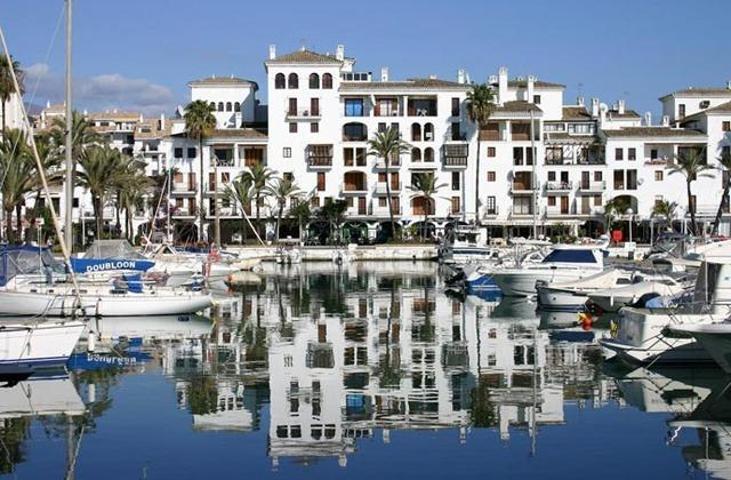 Apartamento en venta en Manilva, Puerto de la Duquesa photo 0