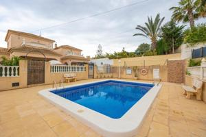 Chalet en venta en Orihuela Costa, Villamartín-Las Filipinas photo 0