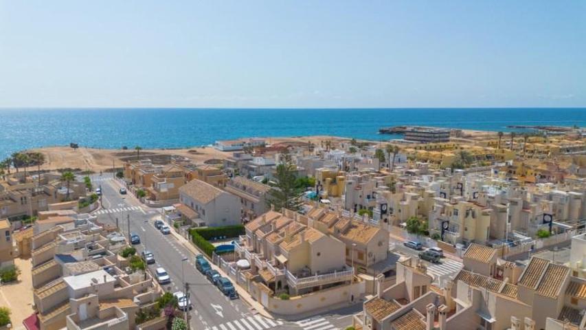 Adosada en venta en Torrevieja photo 0