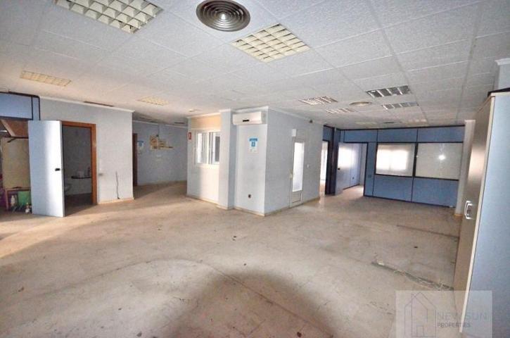 Oficina en venta en Torrevieja, Torrevieja photo 0