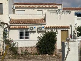 Adosada en venta en Torrevieja photo 0