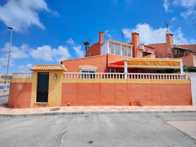 Adosada en venta en Torrevieja photo 0